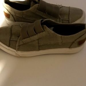 Used Blowfish Sneakers size 6